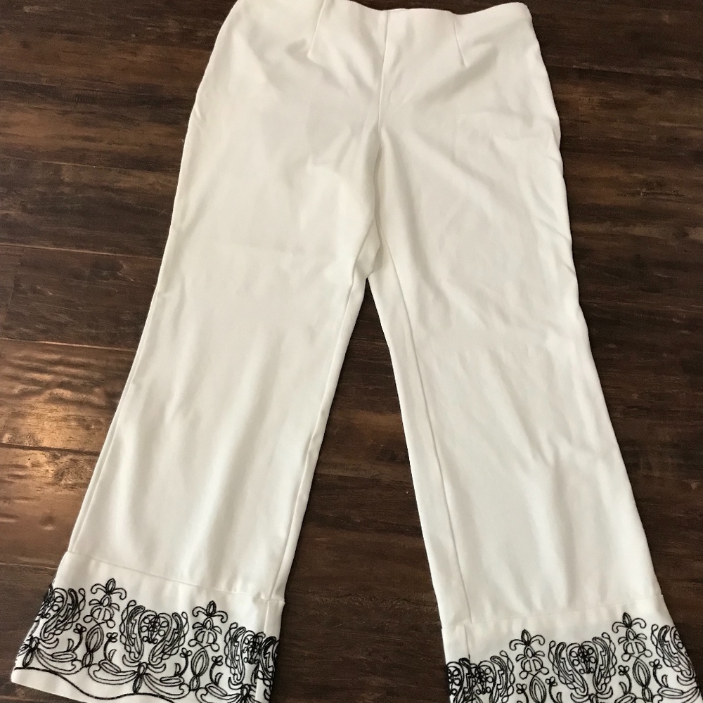White Knit Pull On Pants with Black Embroidery Lrg